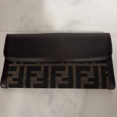 【美品】フェンディ 長財布 二つ折り財布 キャンバス レザー 小銭入れ ズッカ柄 楽天市場】フェンディ ズッカ 柄 二つ折り長財布の通販
