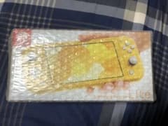 ニンテンドースイッチ  ライト　イエロー　本体　新品未開封のサムネイル