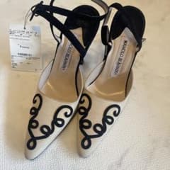 【美品】MANOLO BLAHNIK パンプスのサムネイル
