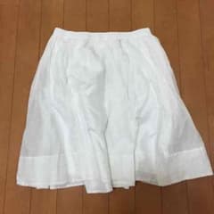 白 スカートのサムネイル