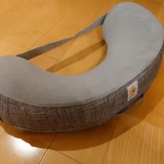 エルゴベビー 授乳クッション グレーのサムネイル