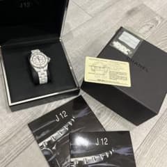 CHANEL J12 ホワイトセラミック 時計のサムネイル