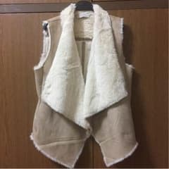 ベルシュカ  Bershkaムートンベスト キャメル 値下げのサムネイル