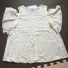 新品 今季完売 GU オープンショルダーのサムネイル