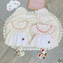 新品 ♡ ワンピース風　ロンパース♡ 73cm 赤色　ボンネット付きのサムネイル