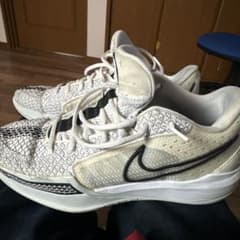 サブリナ1 NIKE バスケットボールシューズ 。2箇所傷あり - メルカリ
