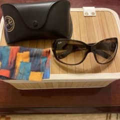 Ray-Ban ブラック キャットアイ サングラスのサムネイル
