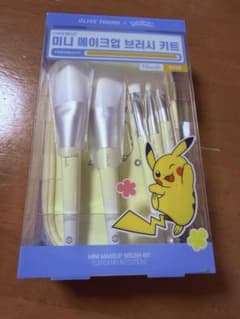 올리브 영 포켓몬 콜라보 FilliMilli 브러쉬 피카츄 파우치