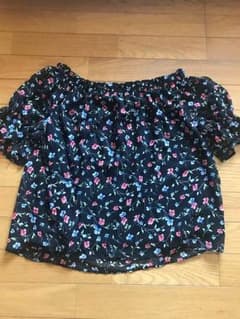 花柄トップスのサムネイル