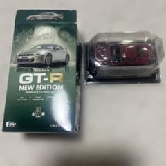 Nissan GT-R New Edition 1/64ミニカーのサムネイル