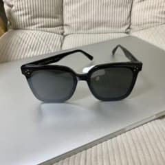 値下げ　Gentle Monster 美品・レディースサングラス her 01のサムネイル