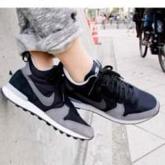 NIKE INTERNATIONALIST MIDのサムネイル