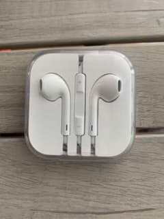 iPhone 純正　イヤホン　新品　未開封のサムネイル