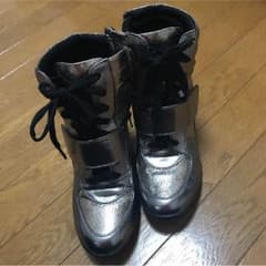ハイカットスニーカーのサムネイル
