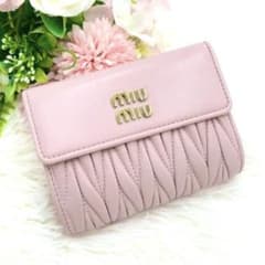 極美品✨miumiuミュウミュウ マテラッセ 折り財布 ピンク RFID搭載 極美品✨miumiuミュウミュウ マテラッセ 折り財布 ピンク RFID搭載