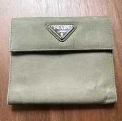 【yumi様専用】プラダPRADA 三つ折り財布　コンパクトのサムネイル