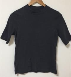 UNIQLO ハイネックリブTシャツのサムネイル