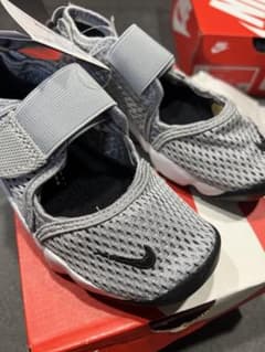 新品未使用！！　NIKE エアリフト　キッズ　18cm ※箱無し！のサムネイル