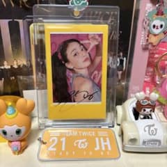 TWICE ジヒョ 直筆サイン入りチェキ ポラロイド - メルカリ
