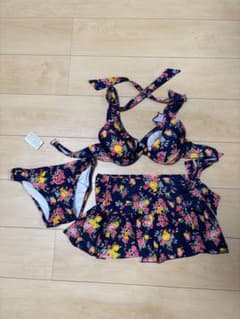 新品未使用！花柄 セパレート水着 ビキニ ネイビーのサムネイル