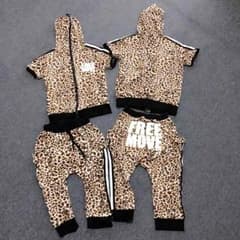 子ども服  140・150センチ 上下セットのサムネイル