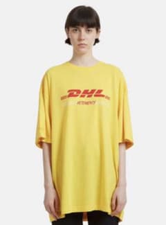 即発送 VETEMENTS ヴェトモン  DHL Tシャツ 2枚重ね　デザインのサムネイル