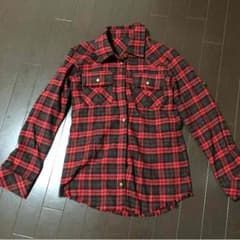 赤チェックシャツ ロゴのサムネイル