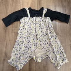 花柄 ロンパース 長袖　70cm 黒　ベルメゾンのサムネイル