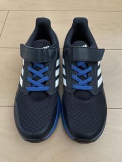 と*も様 adidas スニーカー 20.5 ブラック　ホワイト　ブルーのサムネイル