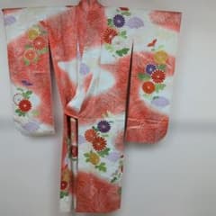 WU18.正絹振袖赤と白の花柄菊模様金駒使い着丈約157cm - メルカリ