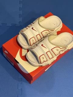 エアモアアップテンポ スライド White and Universityのサムネイル