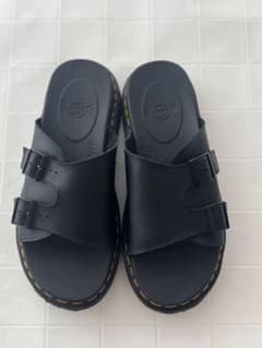 Dr. Martens ブラック サンダル ダブルバックル - メルカリ