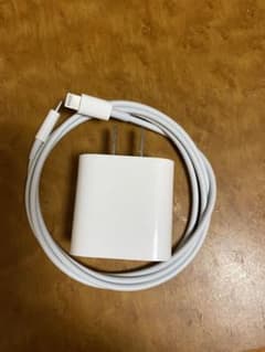 Apple 純正 20W 充電器 + USB-C Lightning ケーブルのサムネイル