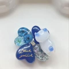 再販△】レジン ヘアゴム 花モチーフと猫ちゃん ネイビーブルー◡̈