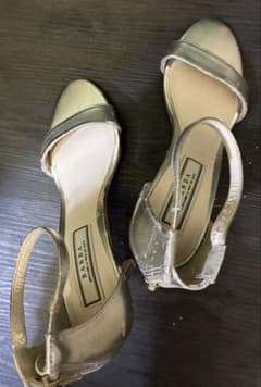 RANDA ゴールド アンクルストラップ サンダル　中古のサムネイル