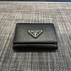 PRADA ブラック 三つ折り財布のサムネイル