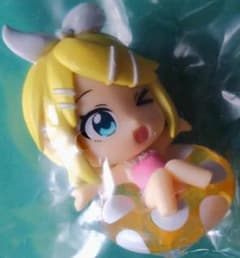 みんなでプールフィギュア 鏡音リン 浮き輪 カプセルトイのサムネイル