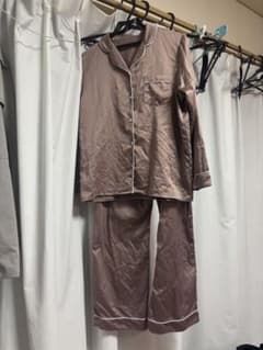 たーぼ様専用　ピンクサテンパジャマセットのサムネイル