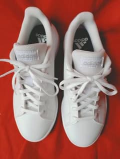 adidas スニーカー　白　24cmのサムネイル