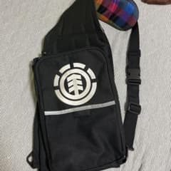 スリングバッグ 黒とカラフルチェックのサムネイル