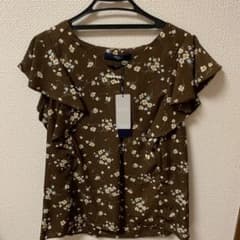ファビュラス　花柄トップスのサムネイル