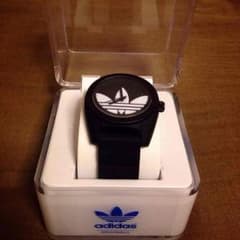 ☆adidas☆ 黒白 時計のサムネイル