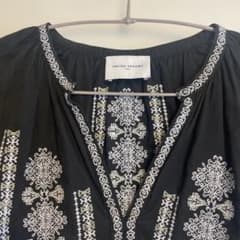 ユナイテッドアローズ刺繍入り黒ブラウスのサムネイル