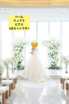 ウエディング3点セット（ベール、ティアラ、ピアス）のサムネイル