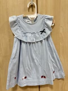 ファミリア　いちご刺繍フリルワンピース 90のサムネイル