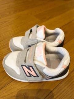ニューバランス スニーカーのサムネイル