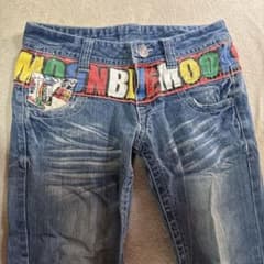BLUEMOONBLUE デニムパンツ ジーンズ ロゴデザインのサムネイル