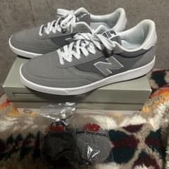 New Balance Caitlin グレー スニーカーのサムネイル