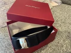 ほぼ新品　定番Salvatore Ferragamo リボンカチューシャのサムネイル