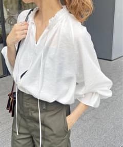 Spick and Span ハイブリットフリルカラーボリュームスリーブブラウスのサムネイル